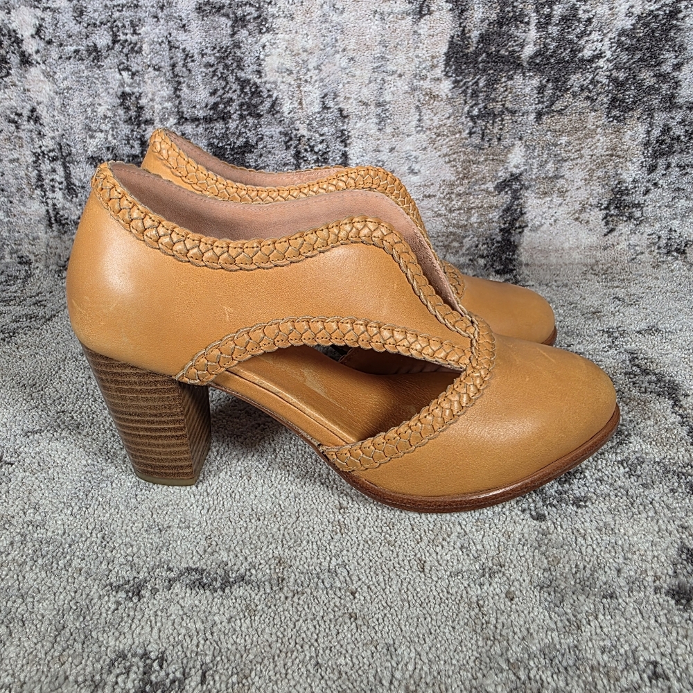 Elf Women's Spirit Walker Booties Light Tan Size 7.5